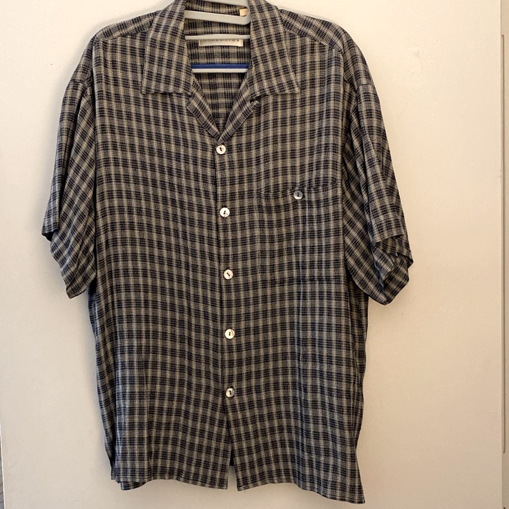90s vintage men’s Med shirt B & W cross hatched pattern, excellent condition.